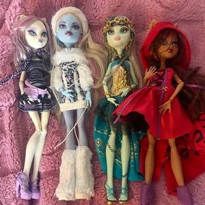 Set of Four Fashion Dolls with Colorful Outfits MONSTER HIGH